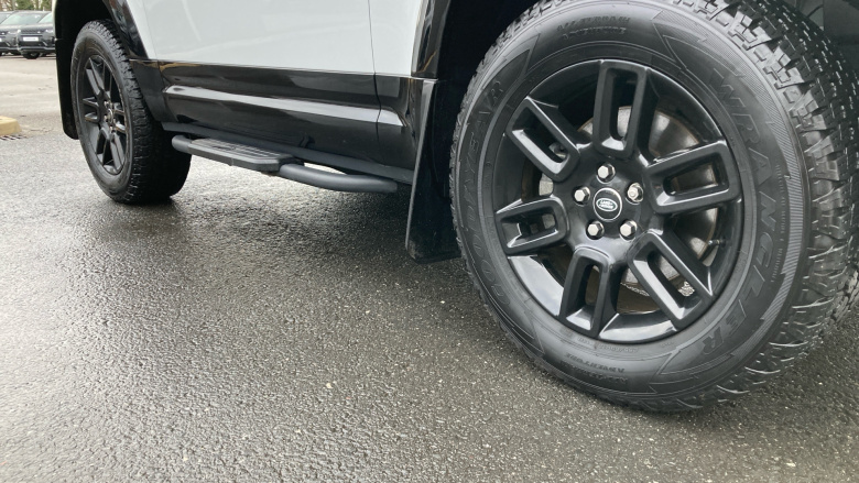 Land Rover Defender 90 Diesel 3.0 D250 Hard Top S Auto